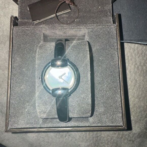 Women’s Gucci watch with box - Picture 4 of 8